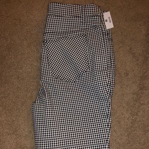 Cropped pants.